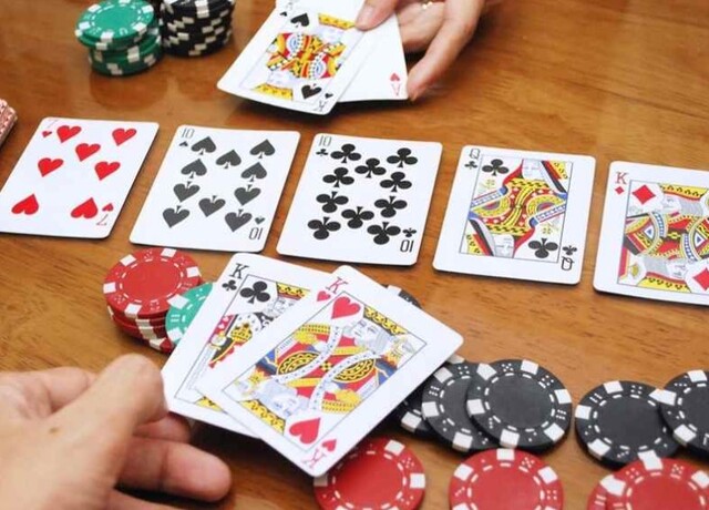 Thuật ngữ trong poker nói về vị trí bàn chơi Thuật ngữ trong poker nói về vị trí bàn chơi