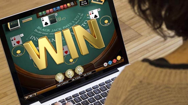 Nhận tiền thắng cược khi ván bài Blackjack kết thúc Nhận tiền thắng cược khi ván bài Blackjack kết thúc