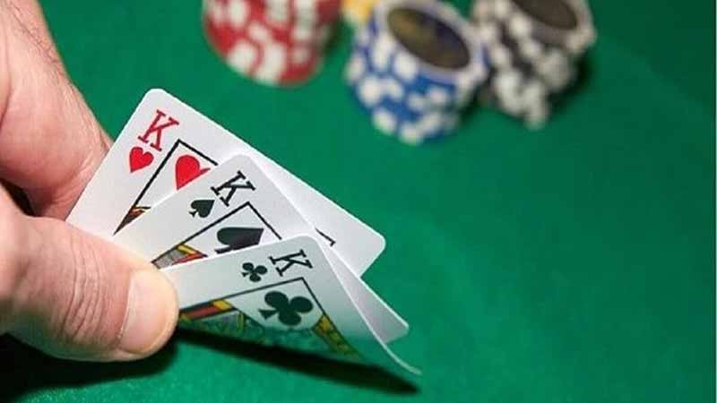 Luật chơi liêng chuẩn nhất: Cách đánh, tố và phân định thắng thua 