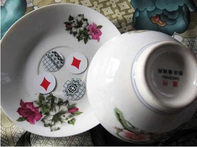 Làm sao để tránh xa các cạm bẫy xóc đĩa bịp Làm sao để tránh xa các cạm bẫy xóc đĩa bịp