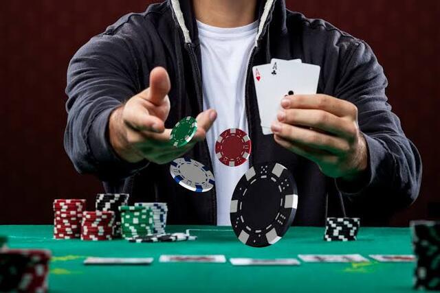 Cách chơi Poker - Vòng cược và thứ hạng tay bài mạnh nhất Cách chơi Poker - Vòng cược và thứ hạng tay bài mạnh nhất