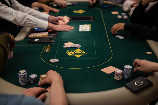 Hành động đánh cược trong từng vòng đấu Poker Hành động đánh cược trong từng vòng đấu Poker